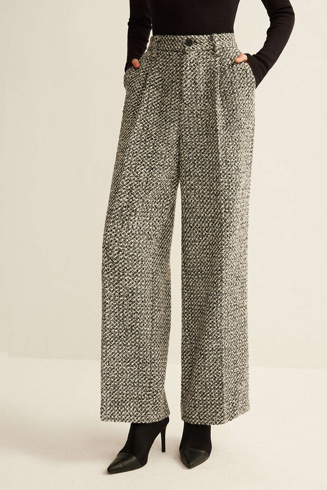 Loose Fit Wide Leg Trousers in Woolen Fabric