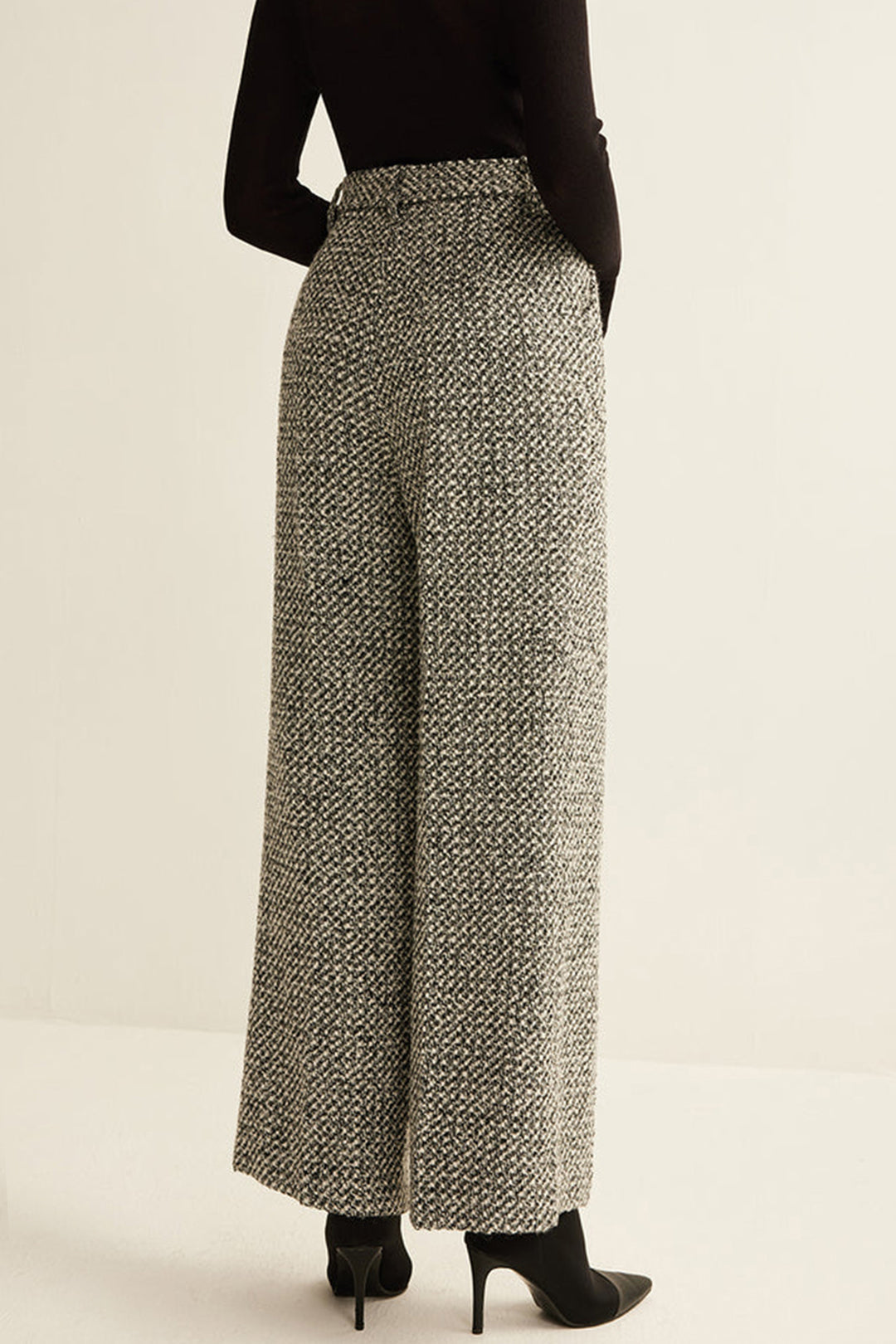 Loose Fit Wide Leg Trousers in Woolen Fabric