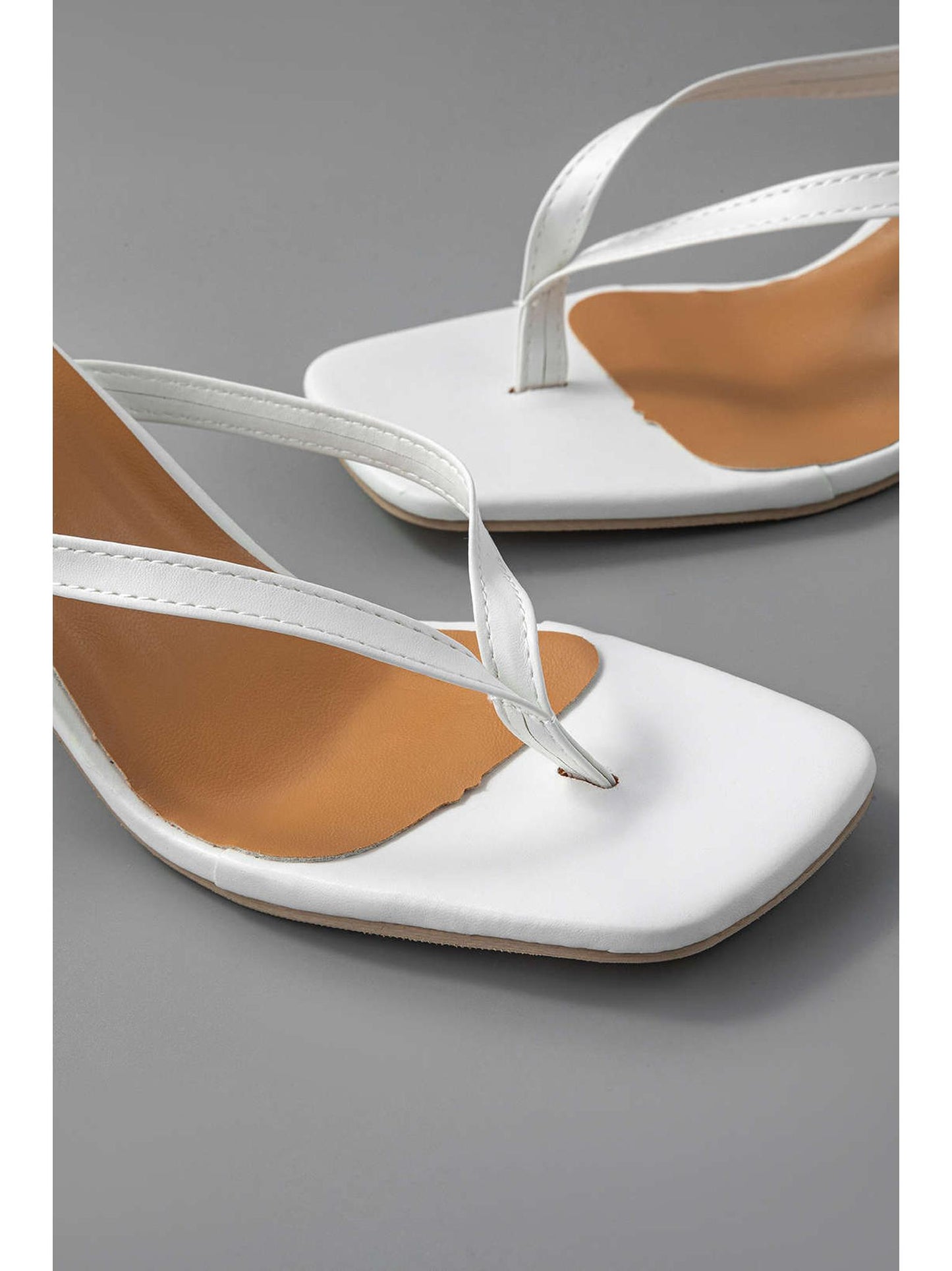 Basic Mid Heel Thong Sandals in PU Leather Finish