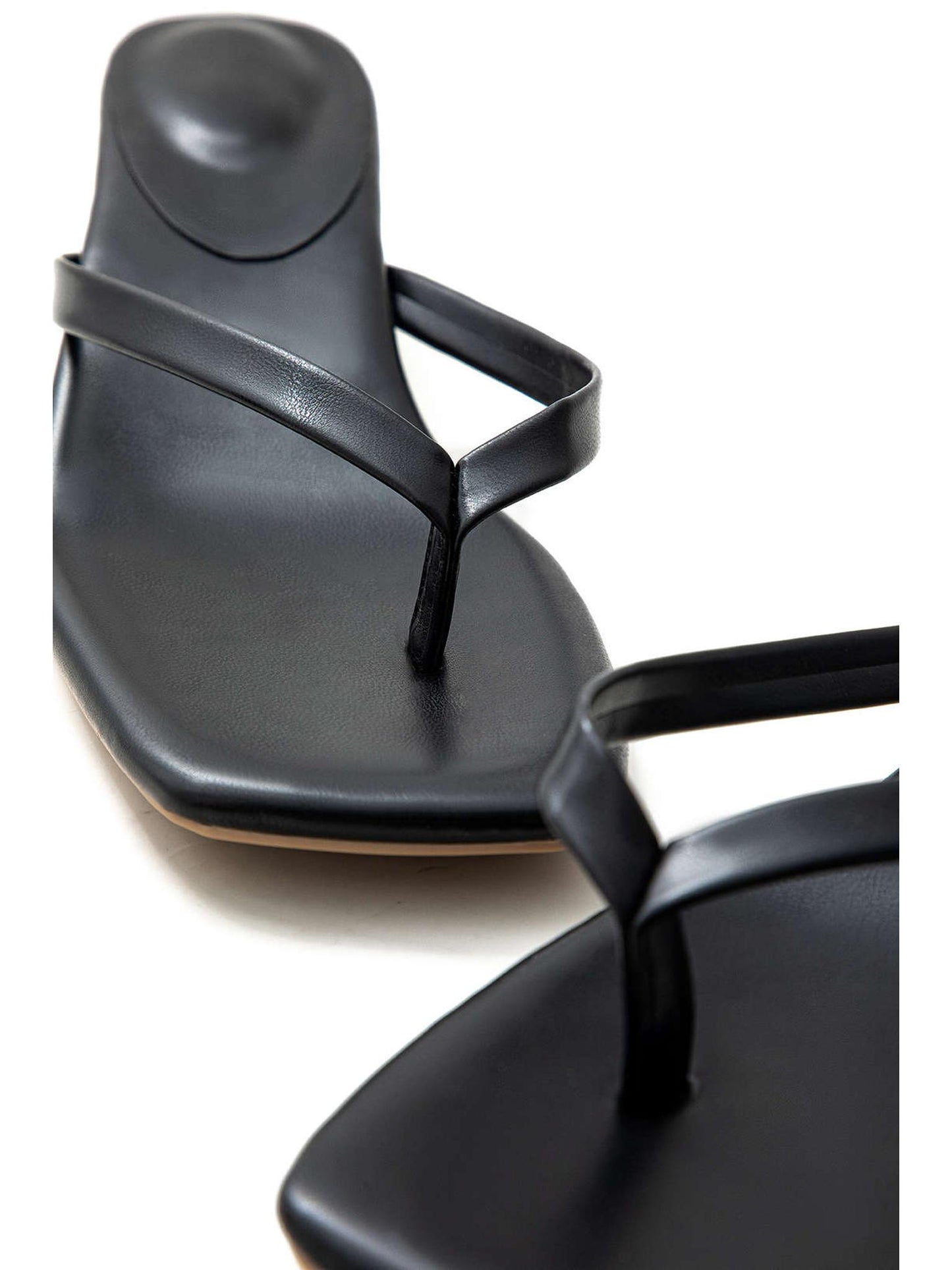 Basic Square Toe Thong Heeled Sandals in PU Leather