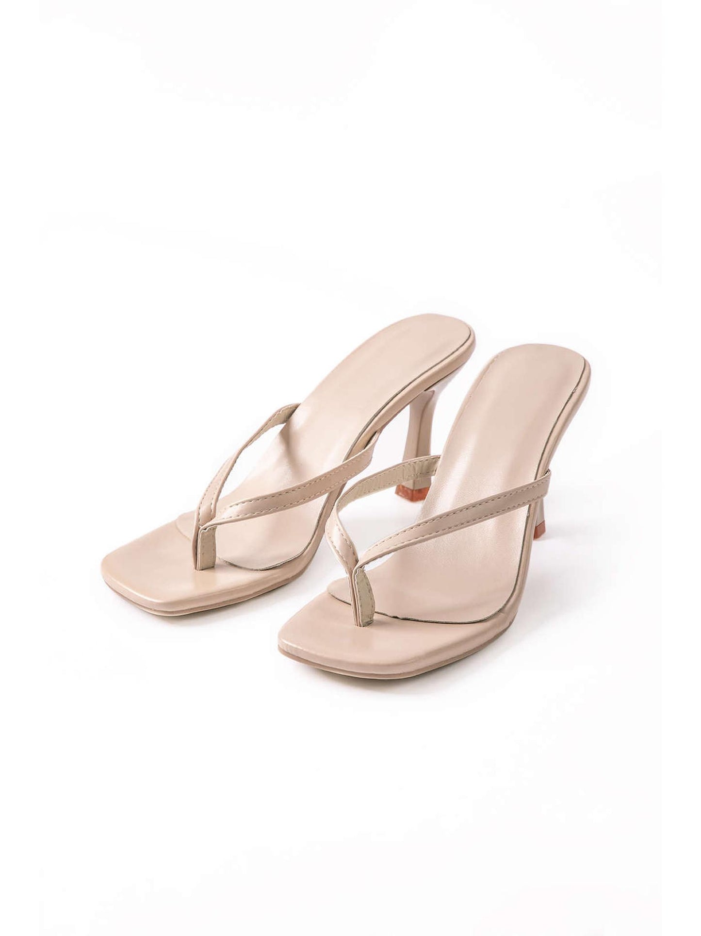 Basic Mid Heel Thong Sandals in PU Leather Finish