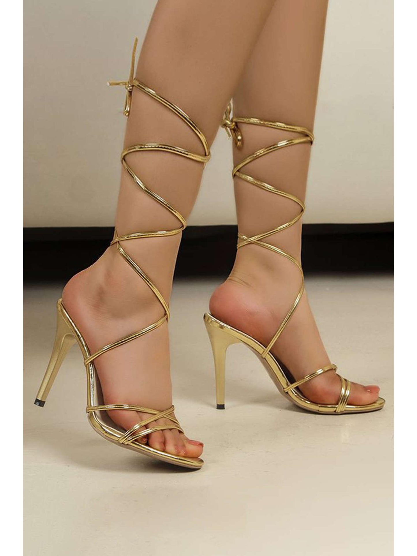 Crossed Strappy Pointed Toe Heels for Stylish Nights