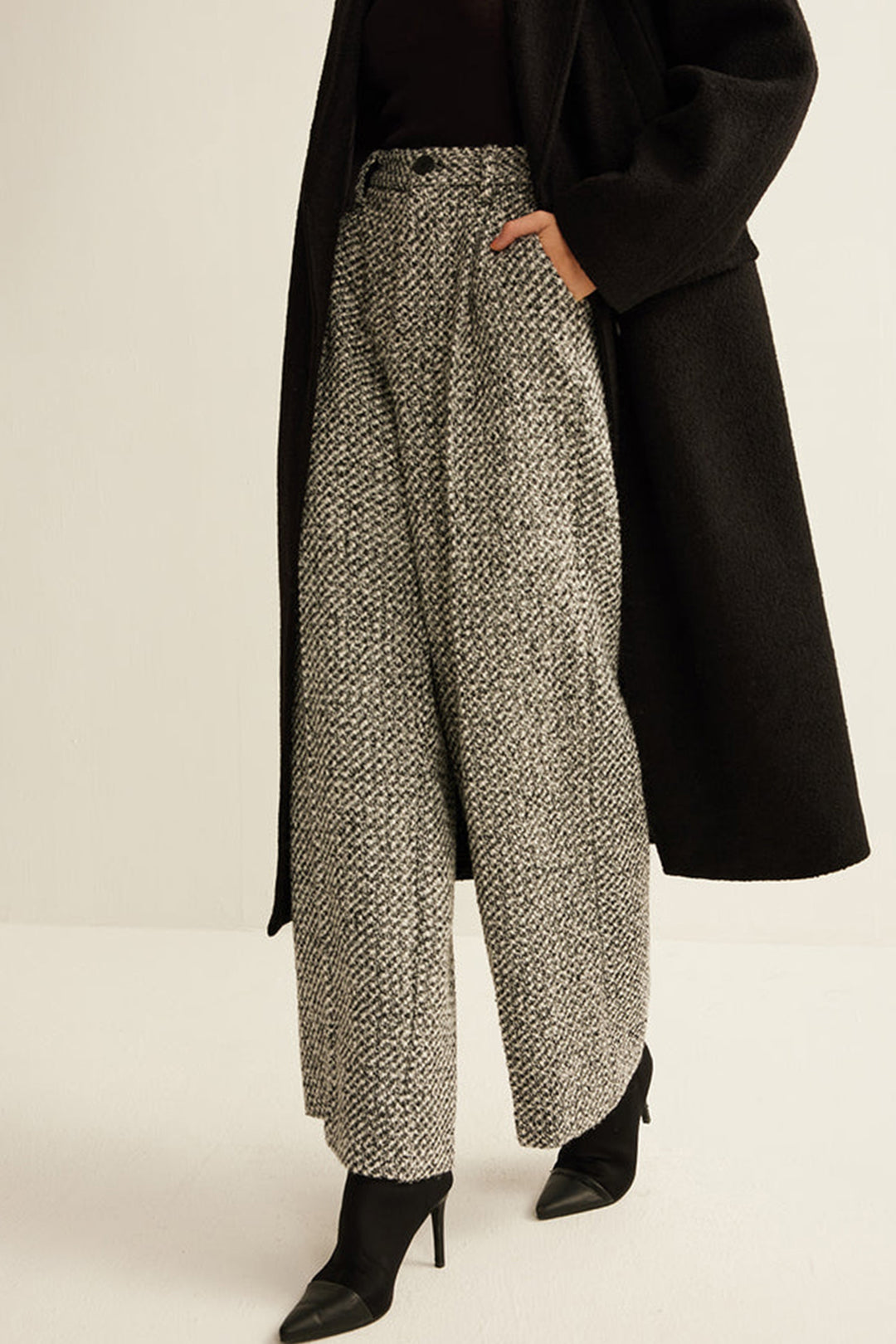 Loose Fit Wide Leg Trousers in Woolen Fabric